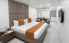 Hotel Kinara Grand